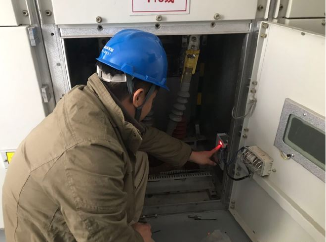 高压柜内除湿装置安装图2 高压柜内除湿装置安装图2